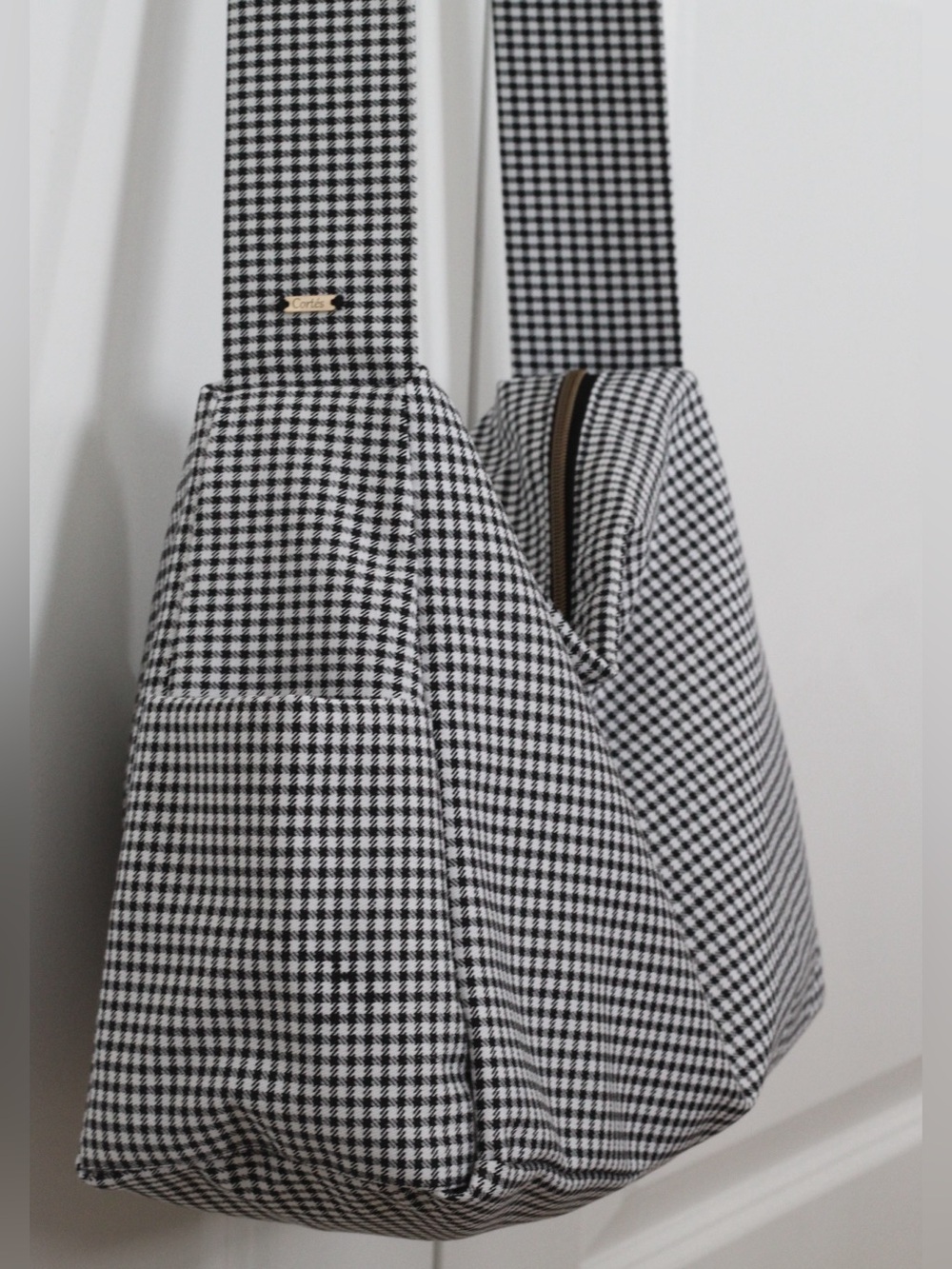 Houndstooth print tote bag